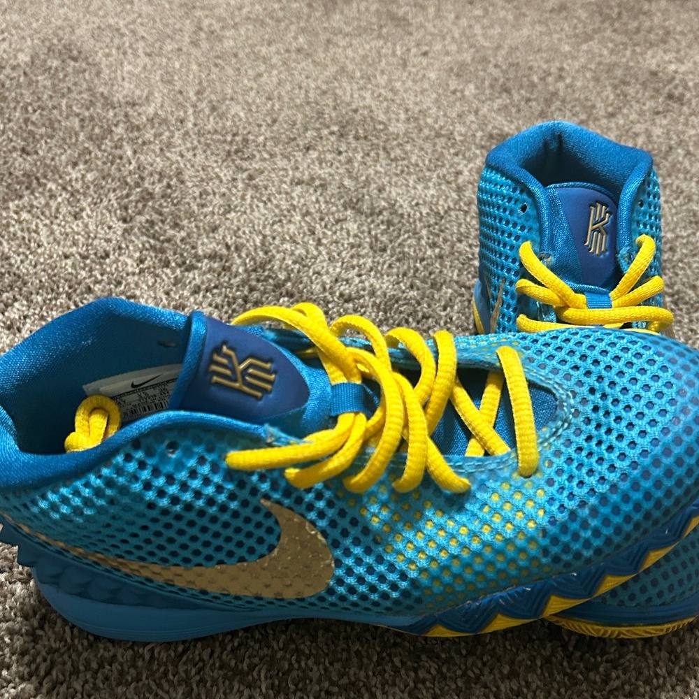 RARE!! Nike Kyrie 1 Cereal Basketball Shoe NWOB!!! - Picture 2 of 4